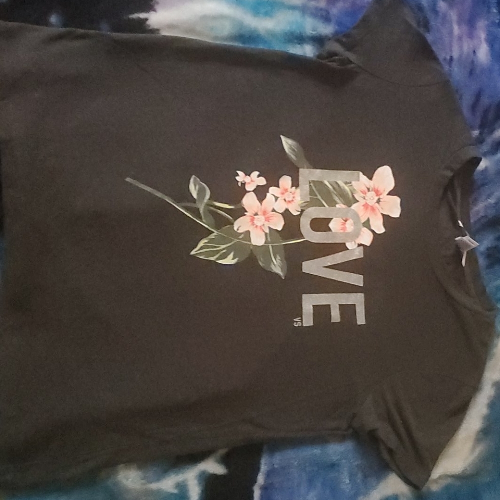 VS: Love T-shirt